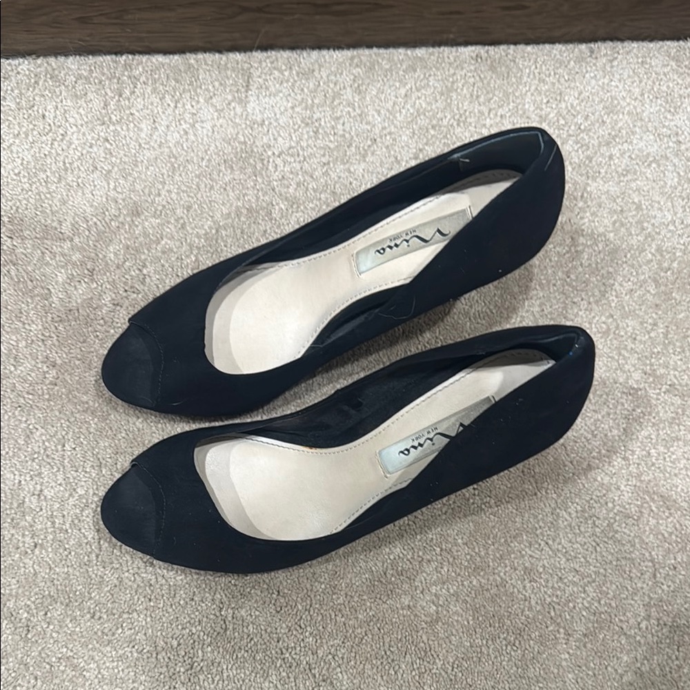 Nina Black Classic Heels with Pointed Toe